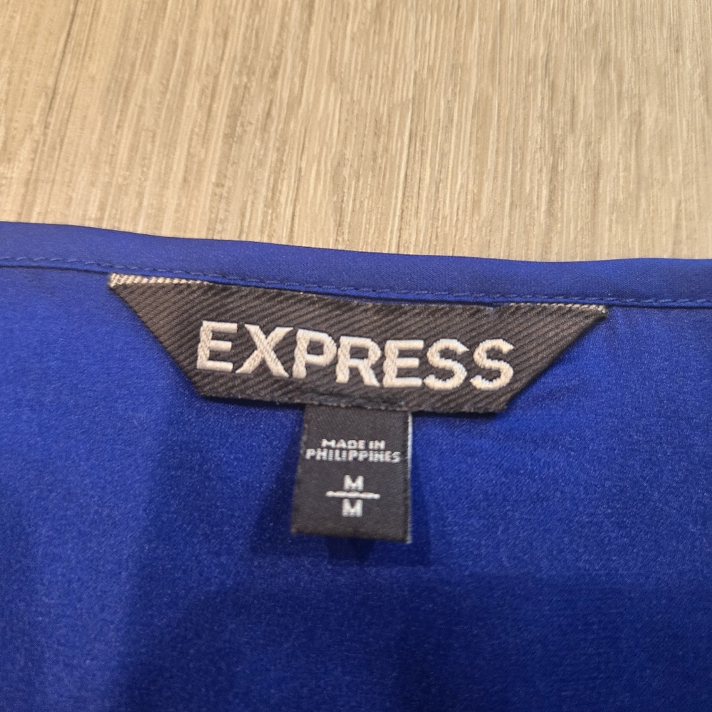 Express Royal Blue Short Sleeve Blouse Womens Size Medium - Picture 2 of 3